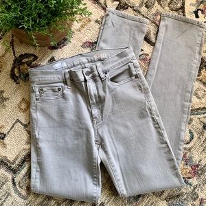 ✨GAP size 27R slim straight light grey jeans.